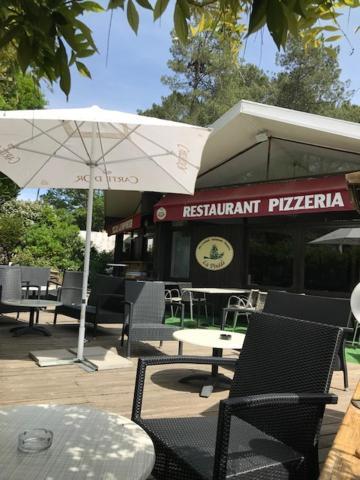 Village Vacances Aux Villages Sous Les Pins ลียง ภายนอก รูปภาพ